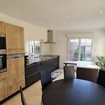 Pres De Toul Avec Parking Prive Et Terrasse - Fr-1-584-361 Ferienhaus *