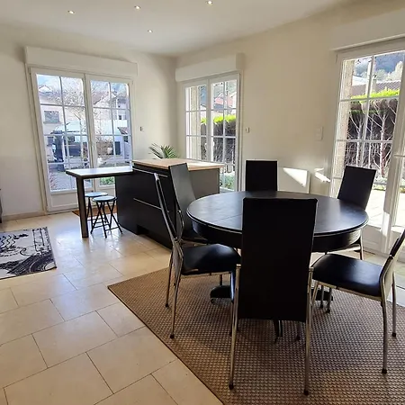 Pres De Toul Avec Parking Prive Et Terrasse - Fr-1-584-361 Vakantiehuis