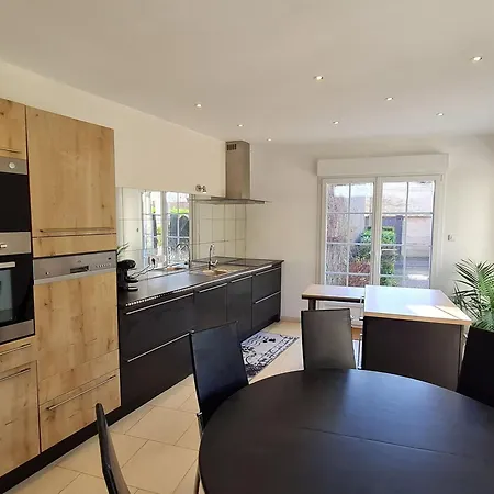 Pres De Toul Avec Parking Prive Et Terrasse - Fr-1-584-361 別荘 *