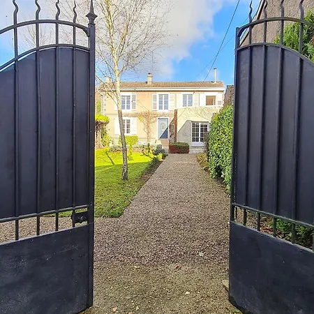 Pres De Toul Avec Parking Prive Et Terrasse - Fr-1-584-361