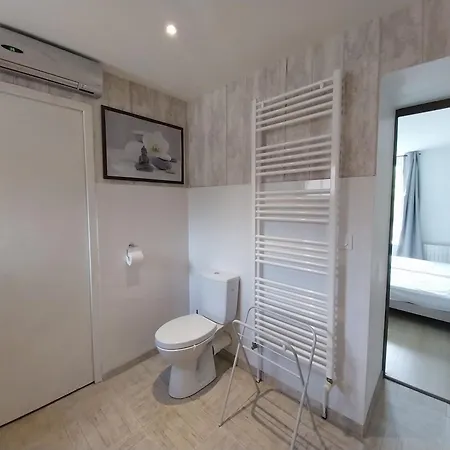 Pres De Toul Avec Parking Prive Et Terrasse - Fr-1-584-361 別荘