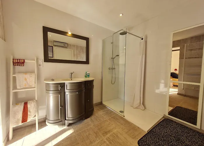 Pres De Toul Avec Parking Prive Et Terrasse - Fr-1-584-361 펜션