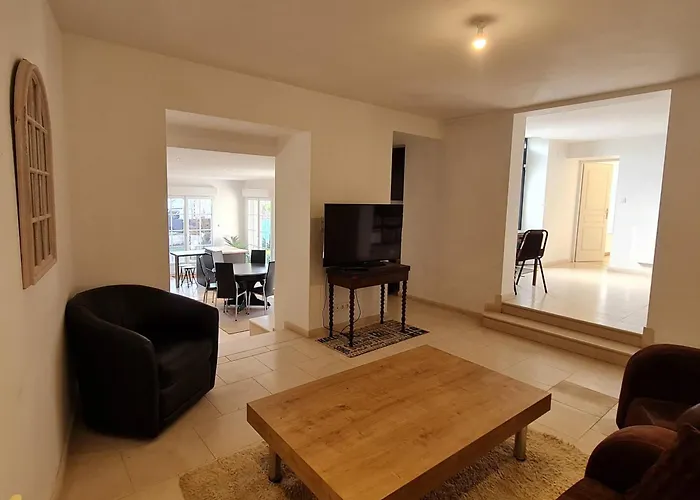 Pres De Toul Avec Parking Prive Et Terrasse - Fr-1-584-361 *