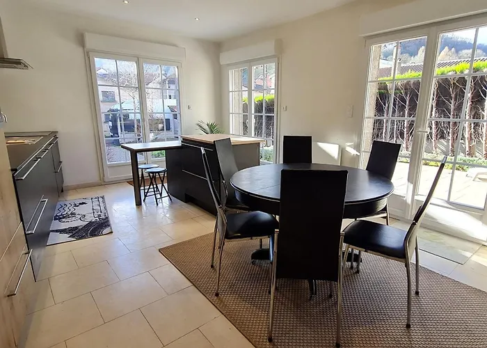 Pres De Toul Avec Parking Prive Et Terrasse - Fr-1-584-361 펜션