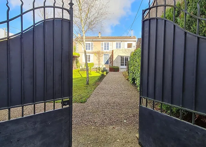 Pres De Toul Avec Parking Prive Et Terrasse - Fr-1-584-361