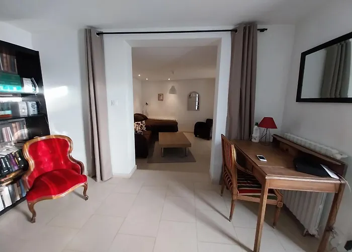 Pres De Toul Avec Parking Prive Et Terrasse - Fr-1-584-361