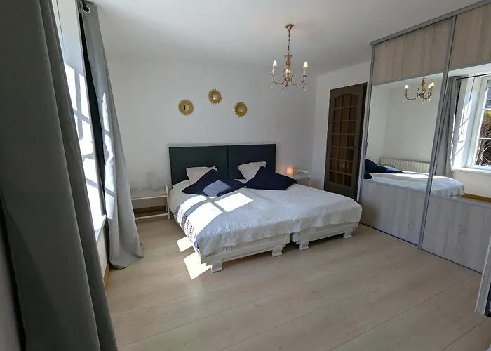 Pres De Toul Avec Parking Prive Et Terrasse - Fr-1-584-361